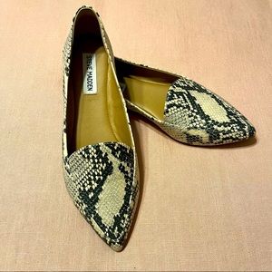 Steve Madden snake print flats, never worn!